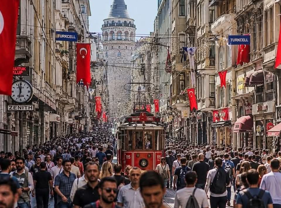 Aynı Gemideyiz Ama Başka Denizlerin Hayalini Kuruyoruz.